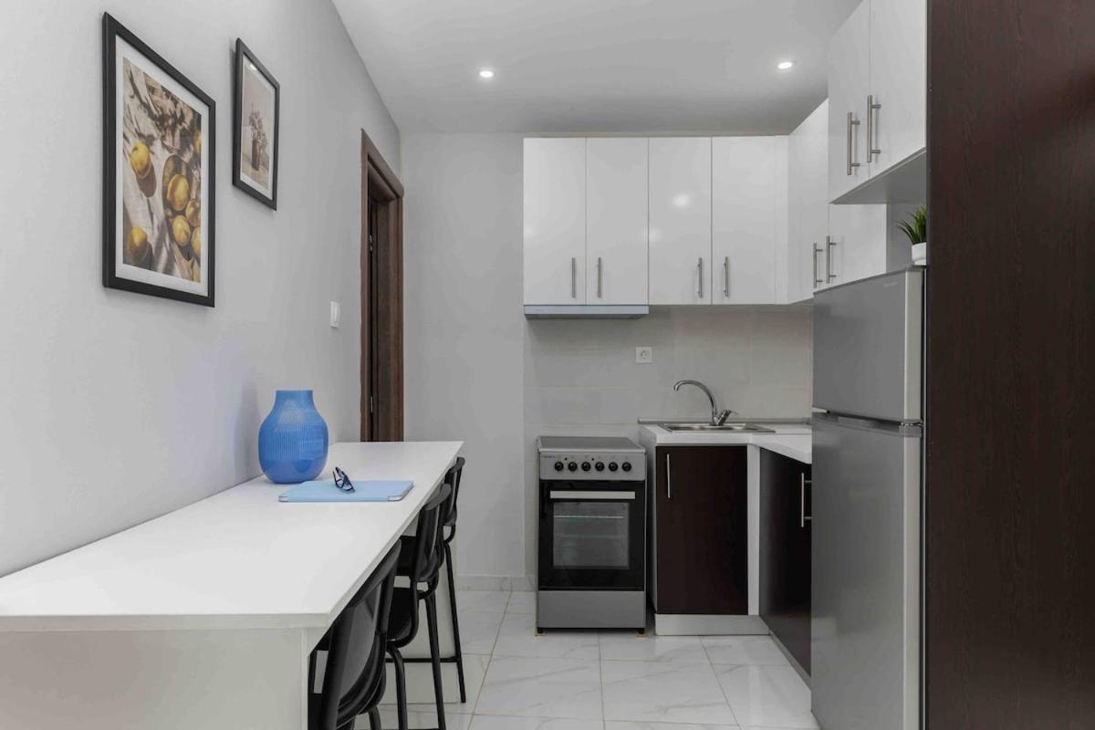 Stylish Apartment In City Center Солун Екстериор снимка