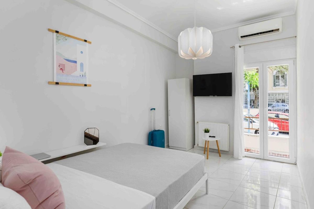Stylish Apartment In City Center Солун Екстериор снимка